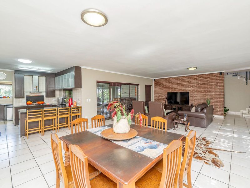 Immaculate, Private Living in Deo Gracia - Exceptional Value | 4 Bed, 2 Bath plus Study - Photo 7