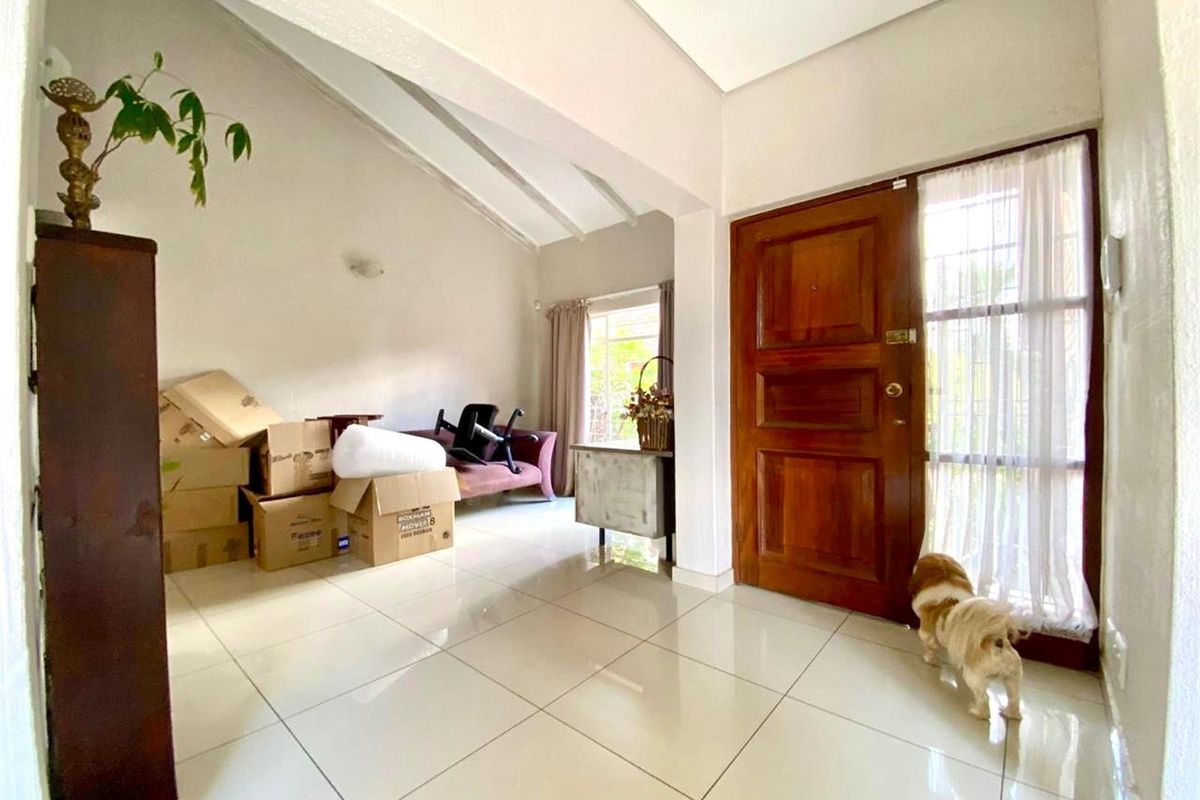 Spacious Townhouse in Sought-After Gallo Manor | Boomed-Off Security Estate - Photo 2