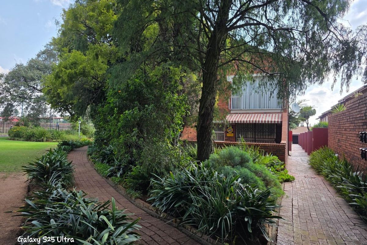 House For Sale in Witbank Ext 10, Witbank - Photo 2