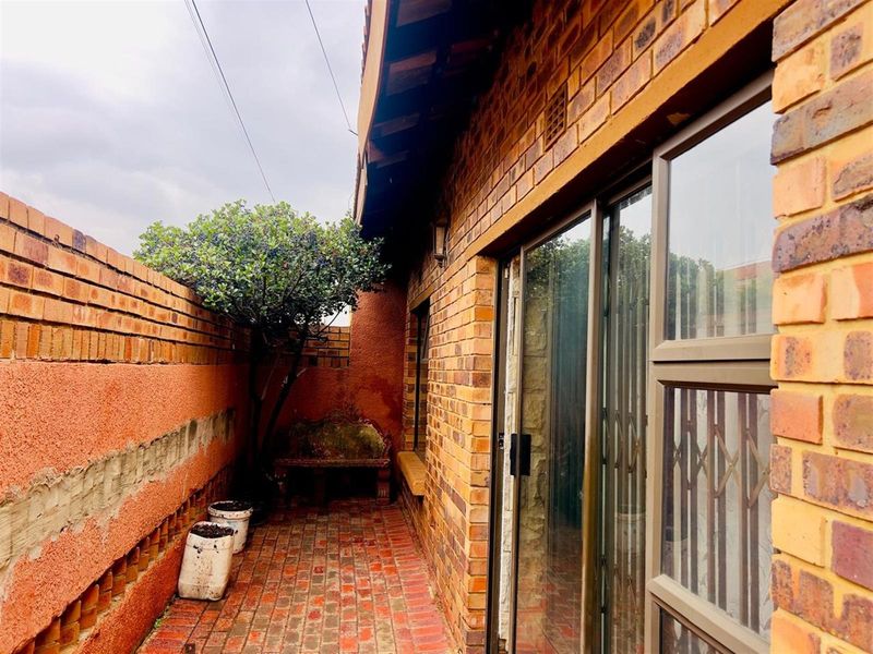 House For Sale in Phiri, Soweto - Photo 4