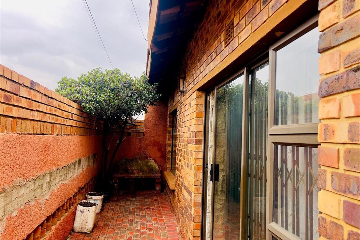 House For Sale in Phiri, Soweto - Photo 4