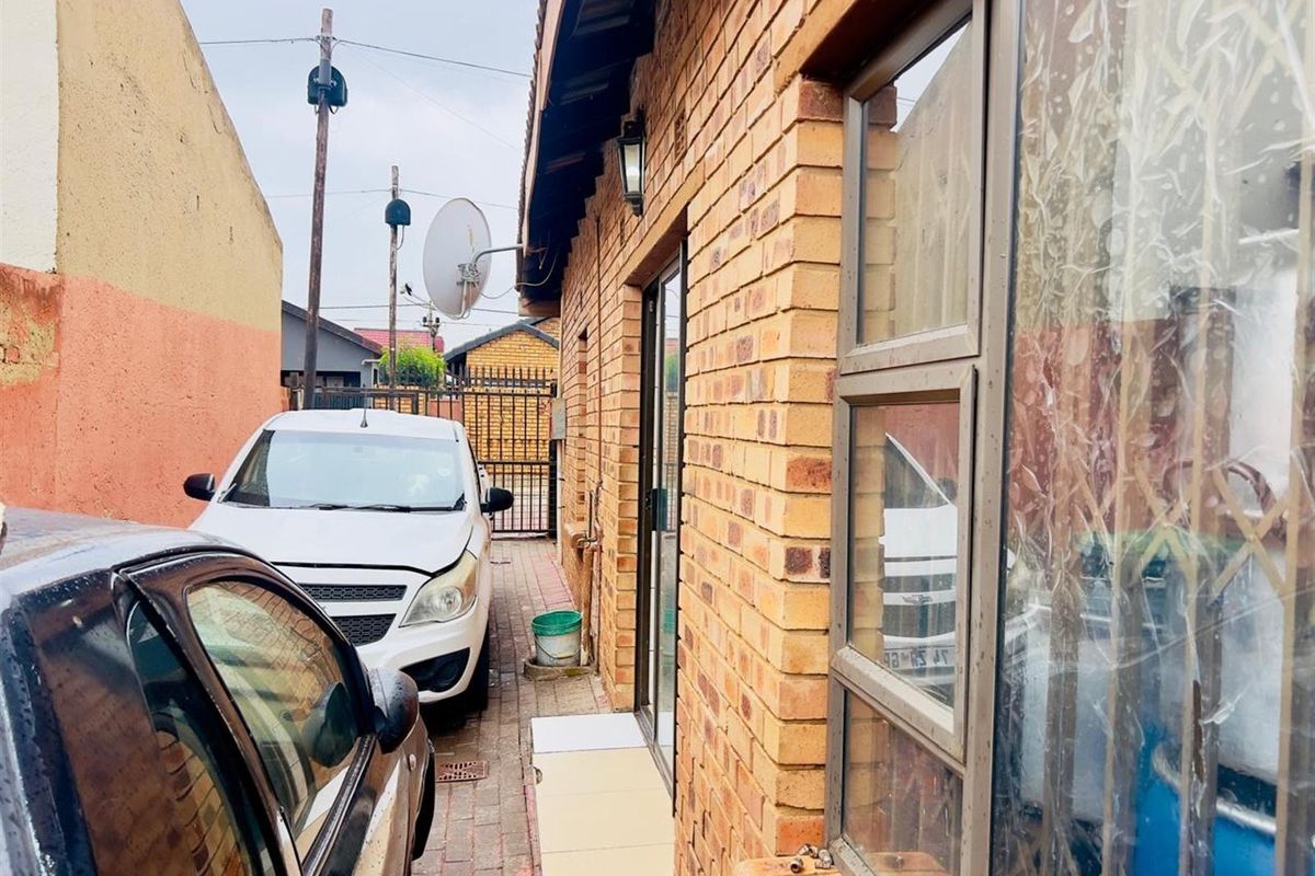 House For Sale in Phiri, Soweto - Photo 3