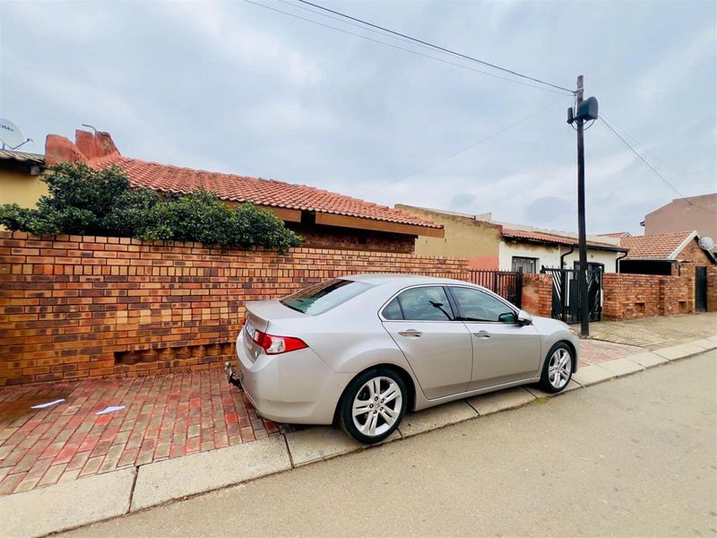 House For Sale in Phiri, Soweto - Photo 2