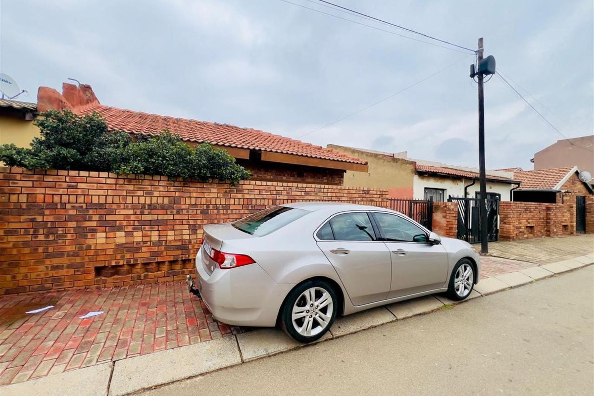 House For Sale in Phiri, Soweto - Photo 2