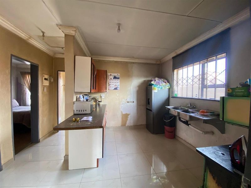 House For Sale in Geluksdal, Brakpan - Photo 2