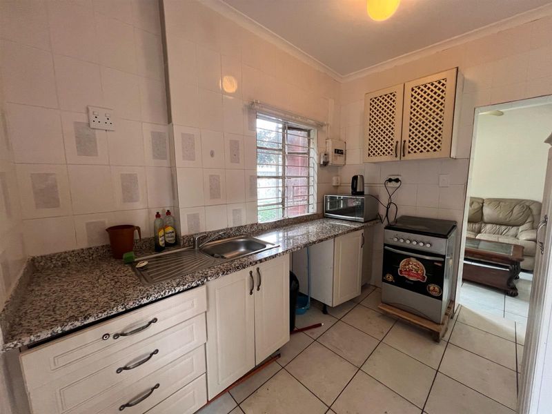 3 Bedroom Apartment To Rent in Umbilo, Durban, KwaZulu-Natal - Photo 5