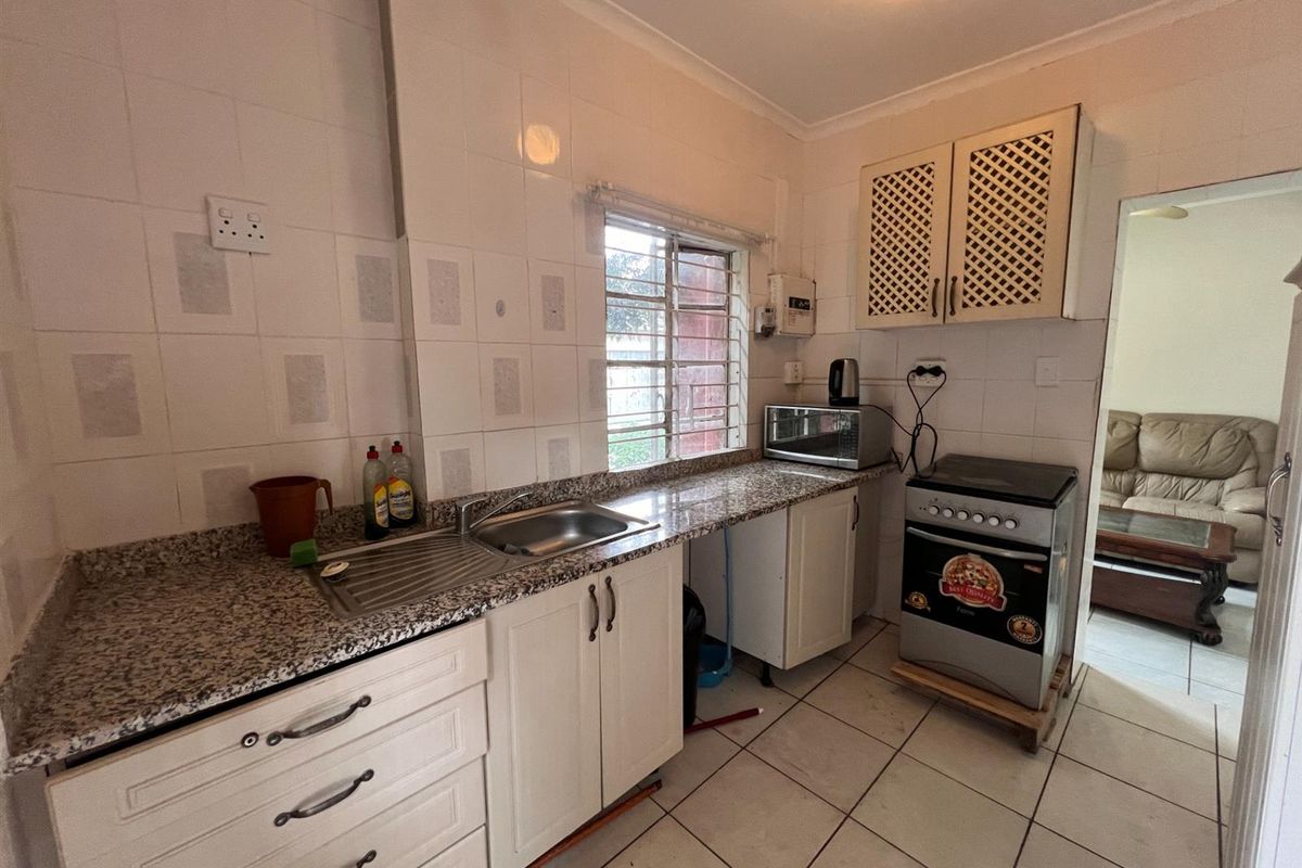 3 Bedroom Apartment To Rent in Umbilo, Durban, KwaZulu-Natal - Photo 5
