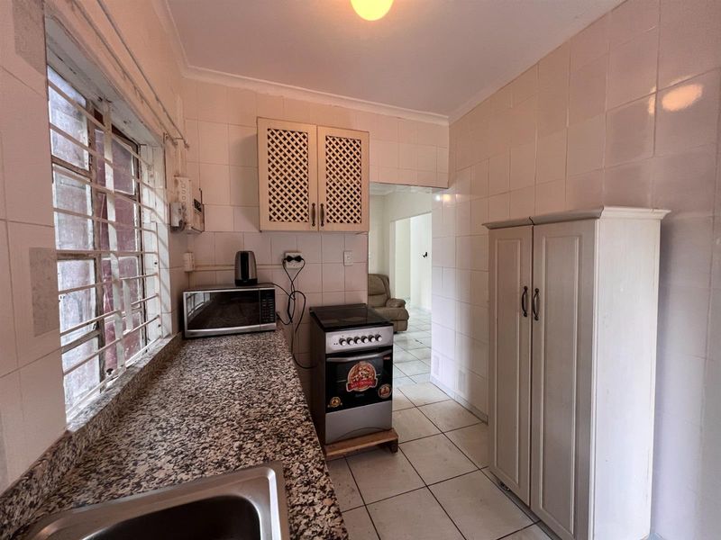 3 Bedroom Apartment To Rent in Umbilo, Durban, KwaZulu-Natal - Photo 6