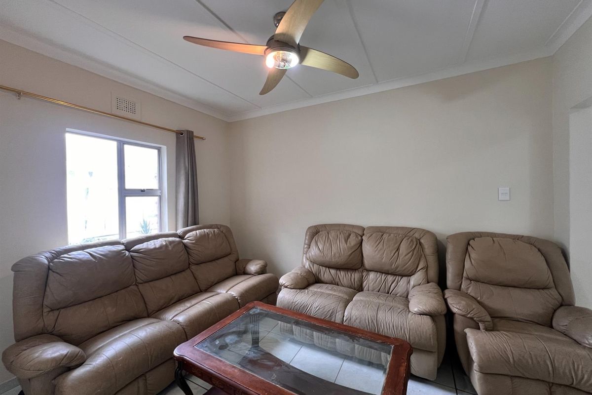 3 Bedroom Apartment To Rent in Umbilo, Durban, KwaZulu-Natal - Photo 4