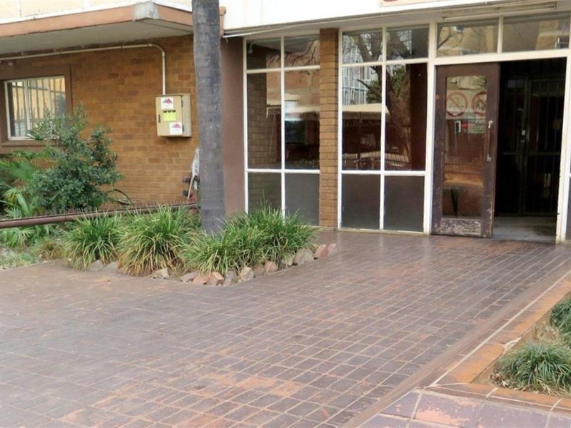 SUNNY APARTMENT IN THE HEART OF STUDENT LAND - Photo 2