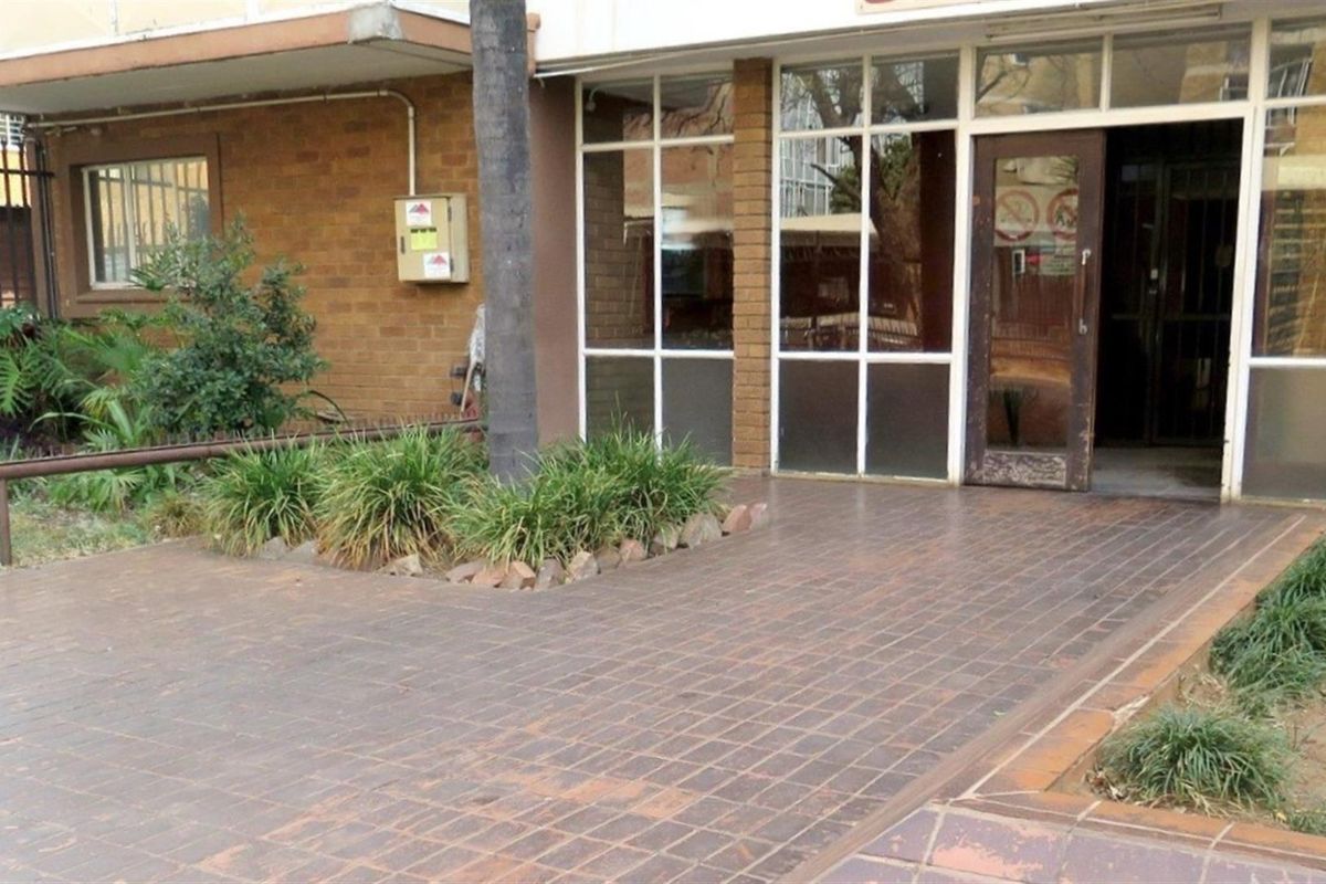 SUNNY APARTMENT IN THE HEART OF STUDENT LAND - Photo 2