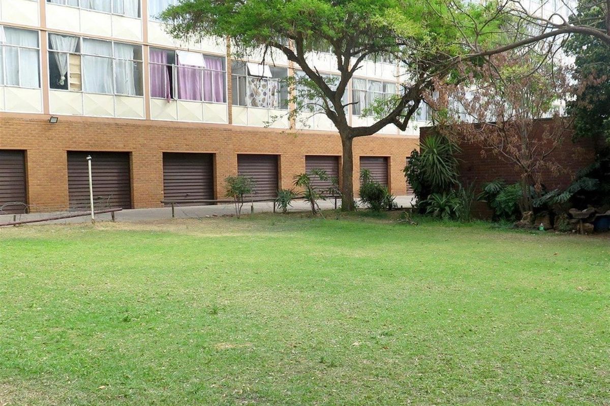 SUNNY APARTMENT IN THE HEART OF STUDENT LAND - Photo 4