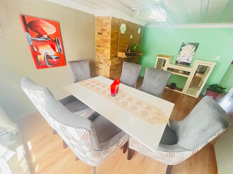 4 Bedroom House For Sale in Karenpark, Akasia - Photo 10