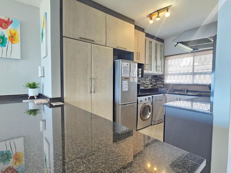 Modern Apartment with Spectacular Sea Views! - Photo 4