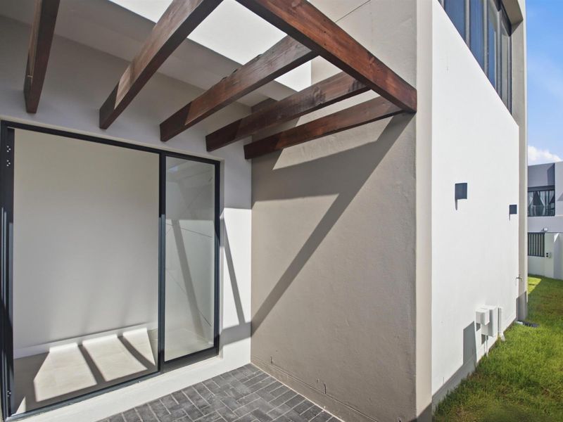 4 Bedroom Modern Double Story House in Sandown - Photo 4