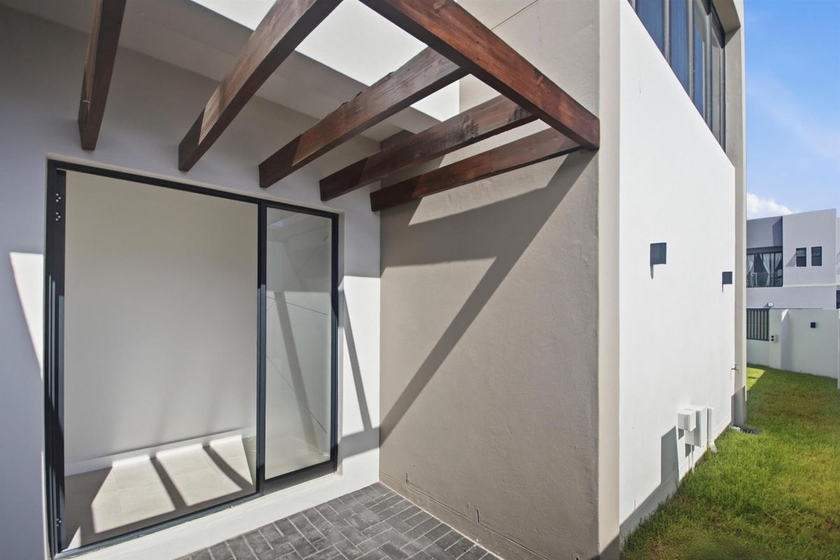 4 Bedroom Modern Double Story House in Sandown - Photo 4