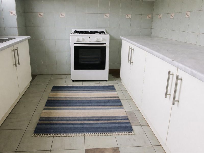 A SOUGHT-AFTER SUNNYSIDE INVESTMENT UNIT - Photo 3