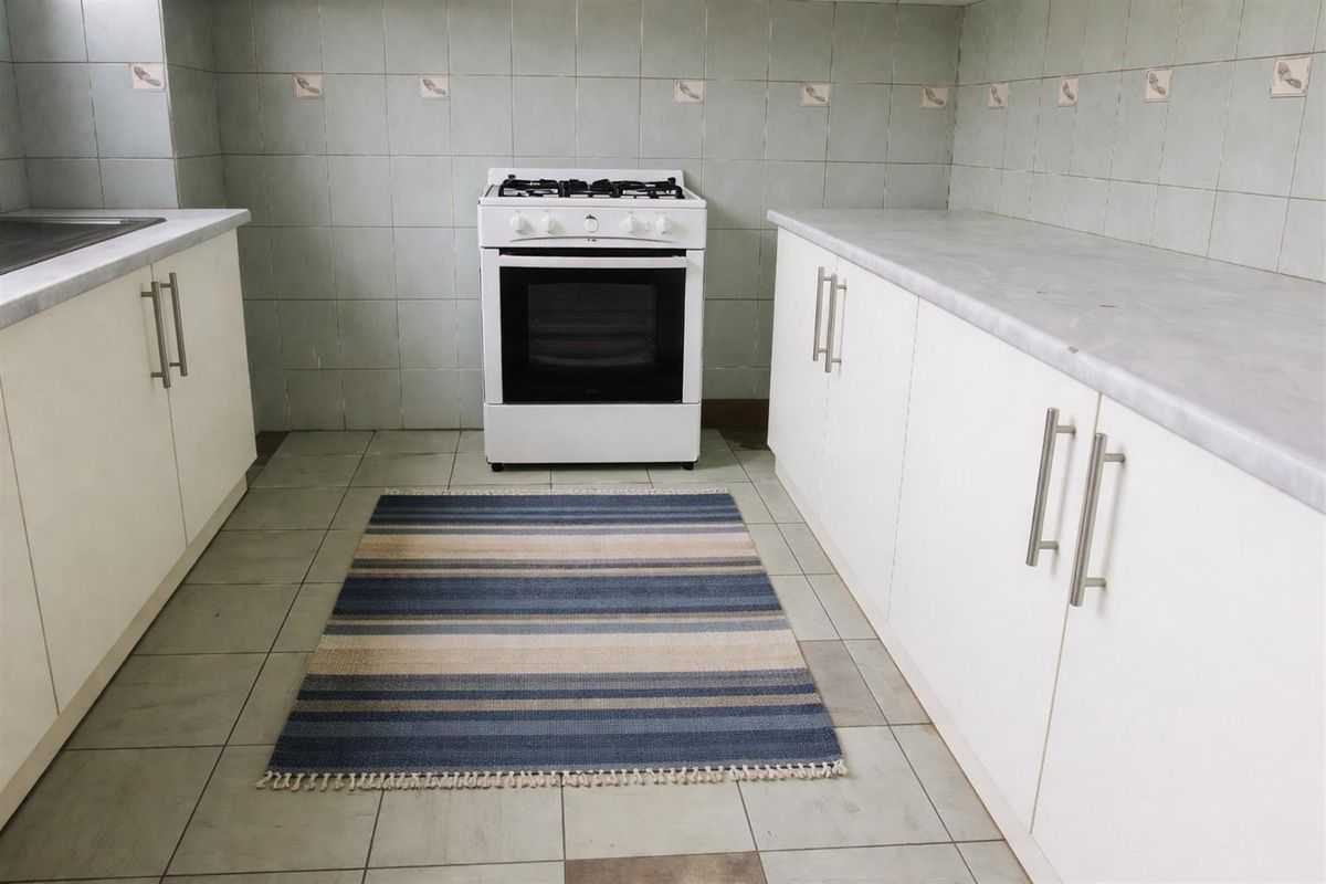 A SOUGHT-AFTER SUNNYSIDE INVESTMENT UNIT - Photo 3