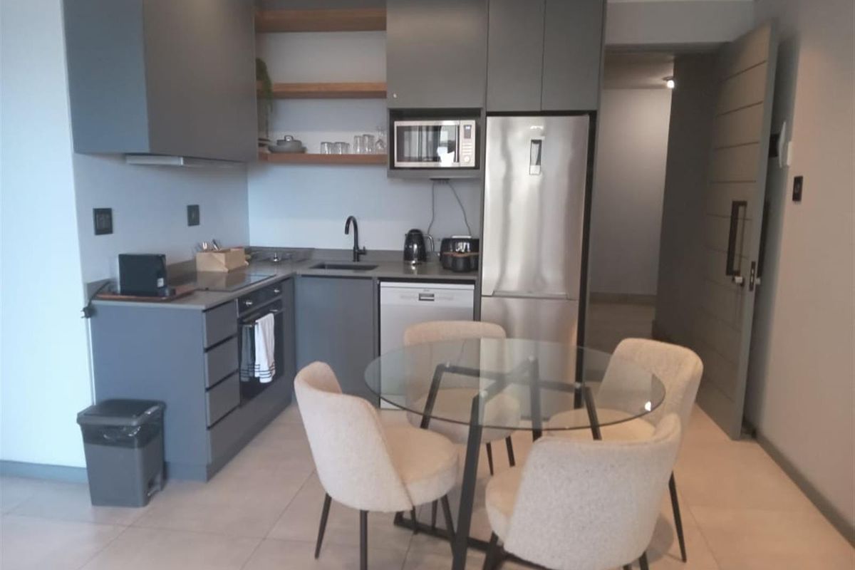 Full Furnished Luxury Upmarket Apartment in , Umhlanga Ridge -Immediately Available - Photo 5