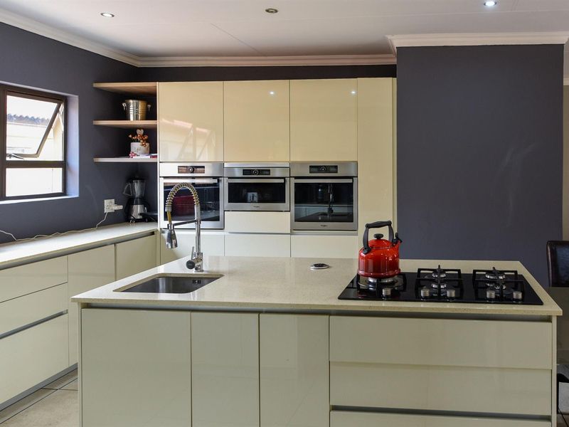 House For Sale in Vanderbijlpark Gauteng - Photo 2