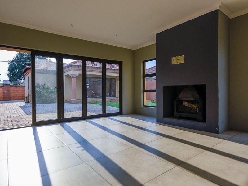House For Sale in Vanderbijlpark Gauteng - Photo 3
