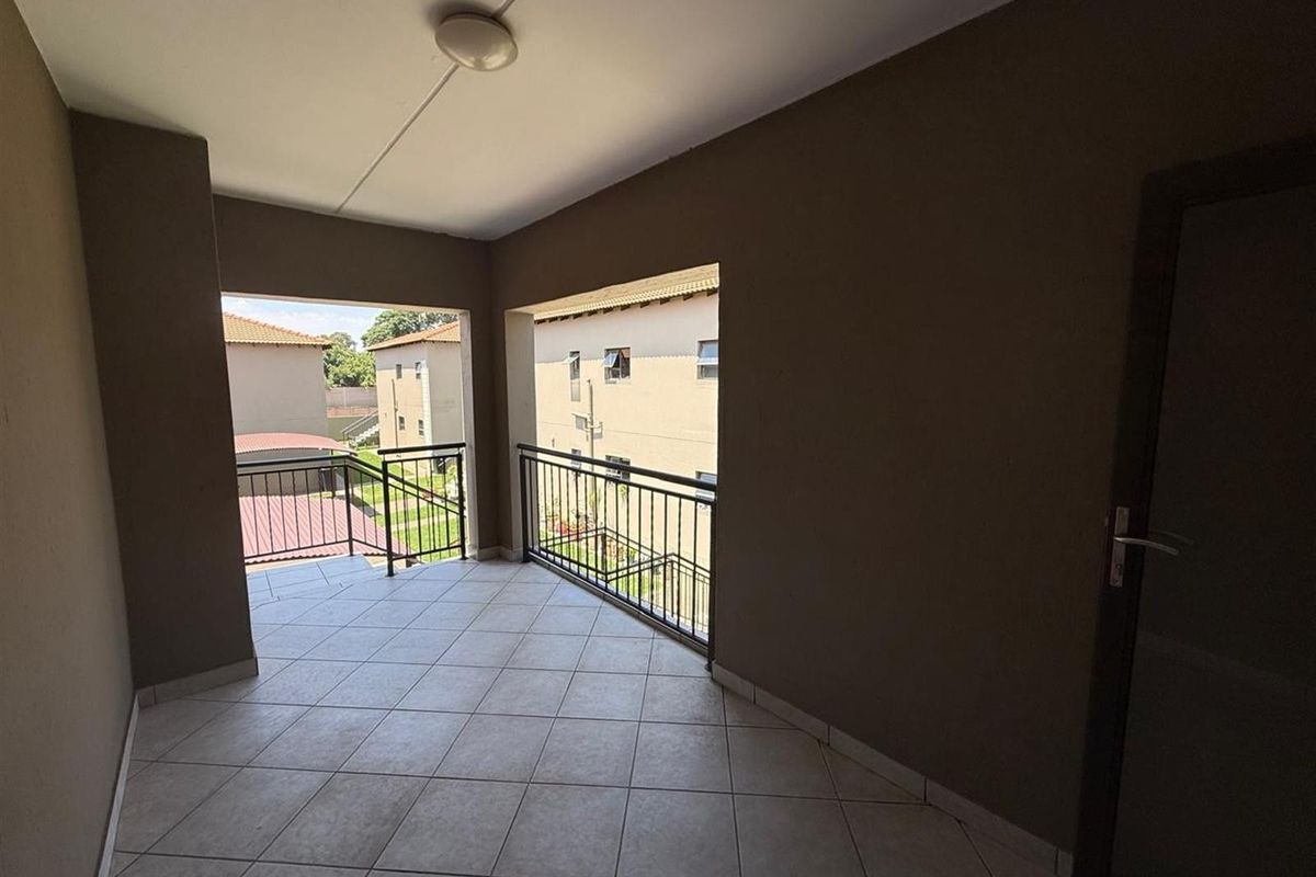 Secure Family, Pet Friendly Townhouse / Great Investment-Urgent Sale - Photo 4