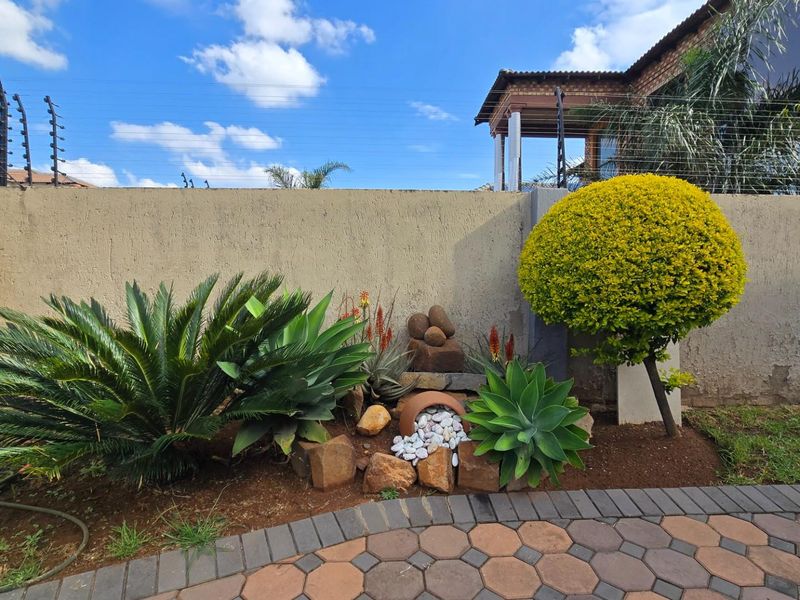 Modern double-storey home with striking design, space and effortless flow - Photo 4