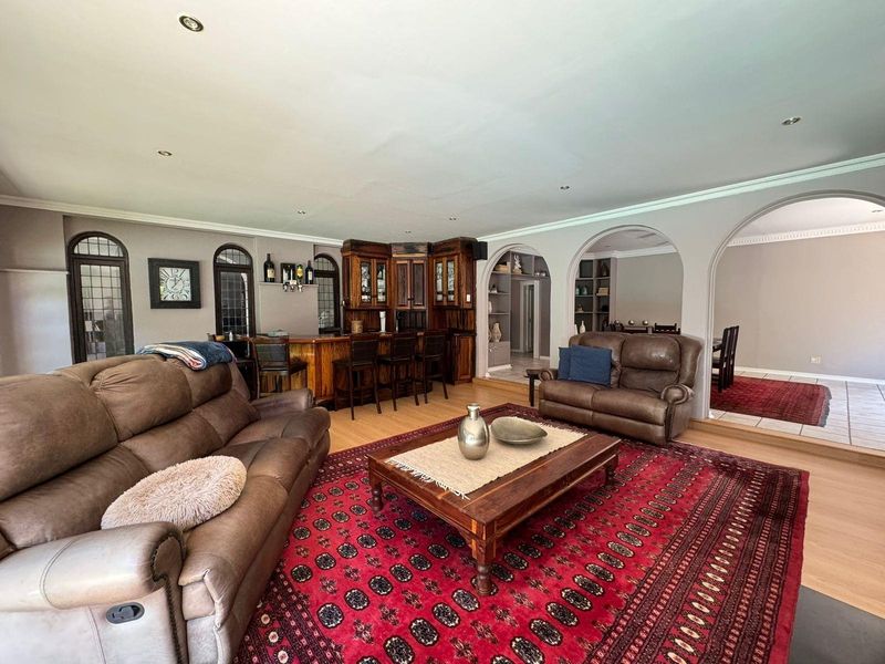 Sophisticated Carrington Road Elegance Meets Family Warmth: Your Forever Home Awaits - Photo 4