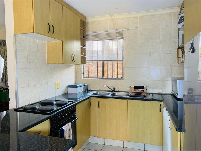 2 Bedroom, 2 bathroom, Apartment For Sale in Theresapark, Akasia - Photo 3