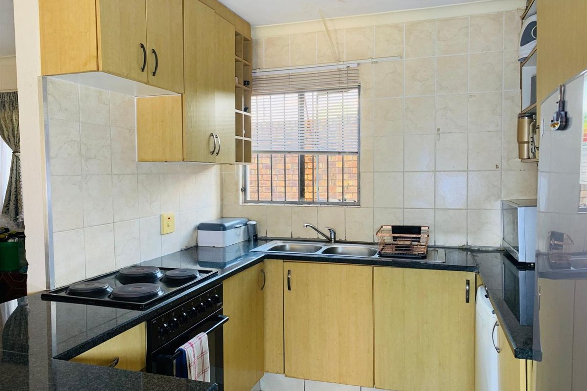 2 Bedroom, 2 bathroom, Apartment For Sale in Theresapark, Akasia - Photo 3