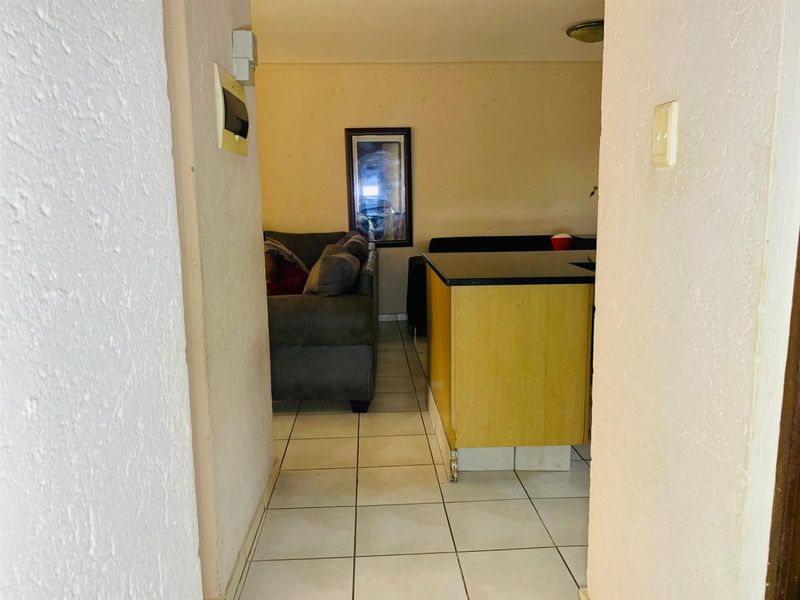 2 Bedroom, 2 bathroom, Apartment For Sale in Theresapark, Akasia - Photo 4