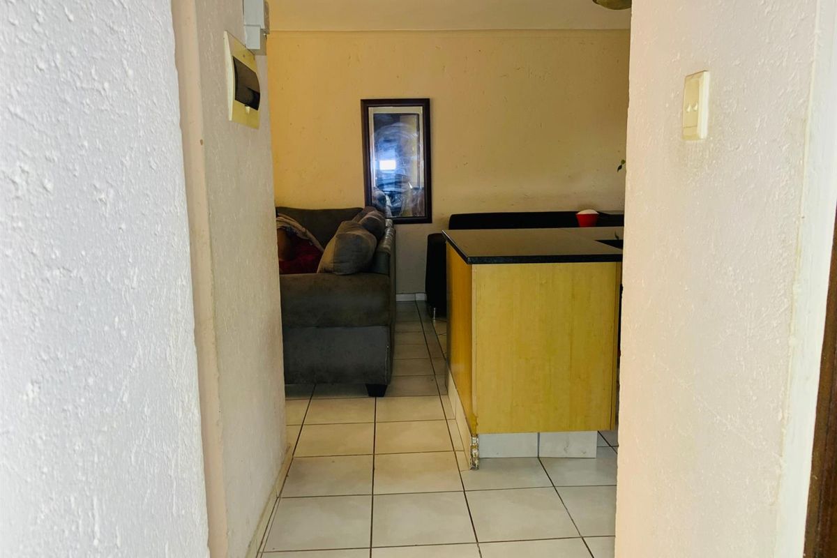 2 Bedroom, 2 bathroom, Apartment For Sale in Theresapark, Akasia - Photo 4