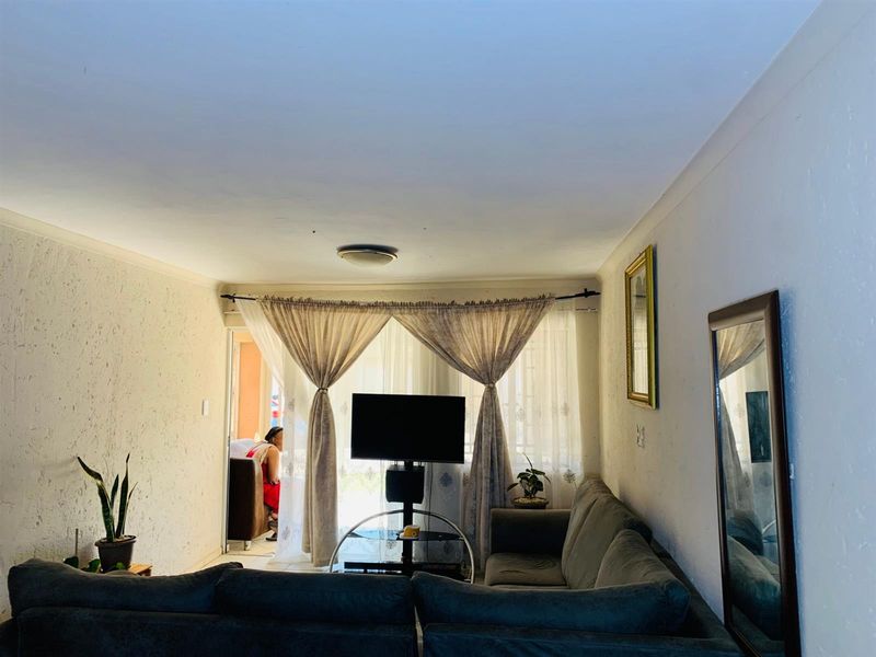 2 Bedroom, 2 bathroom, Apartment For Sale in Theresapark, Akasia - Photo 5