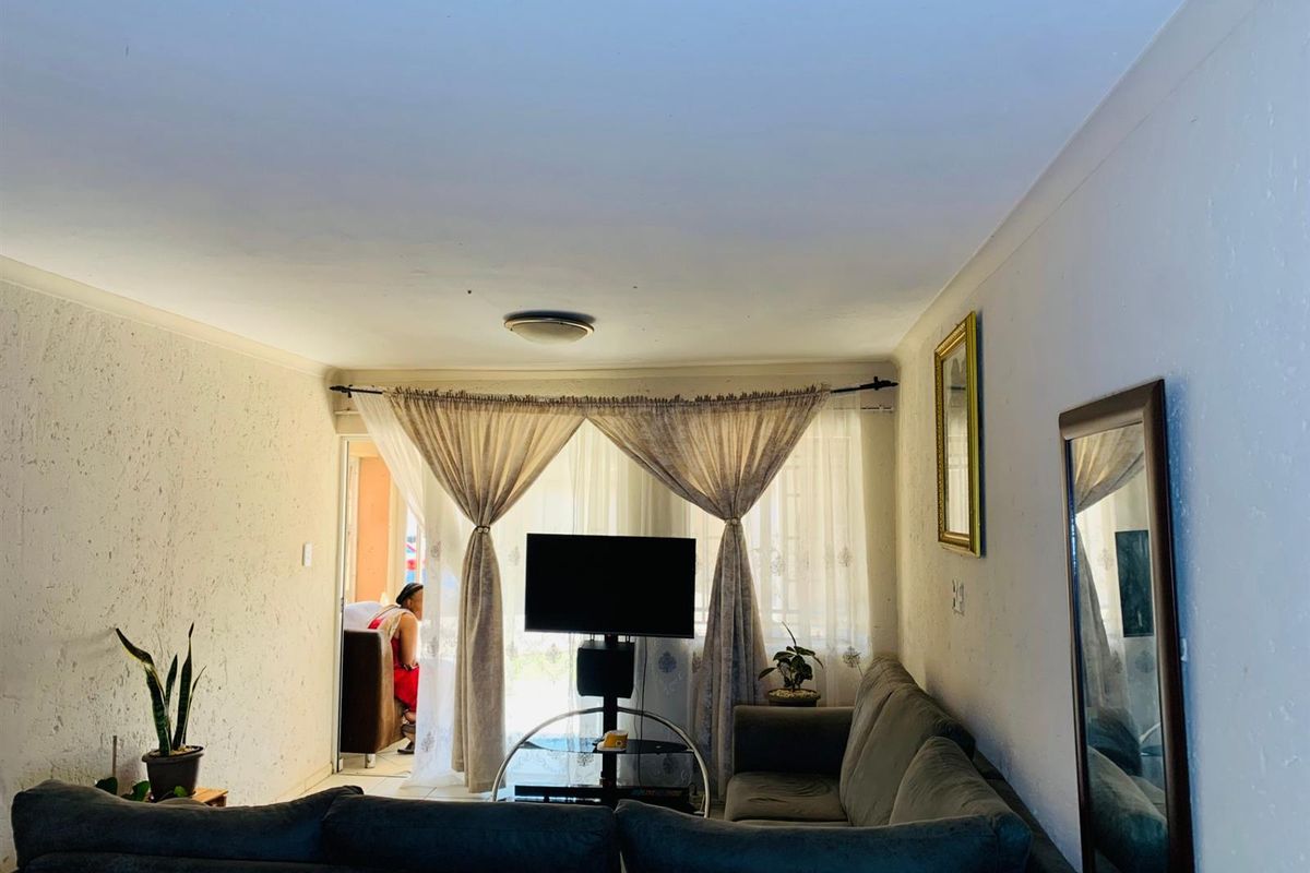 2 Bedroom, 2 bathroom, Apartment For Sale in Theresapark, Akasia - Photo 5
