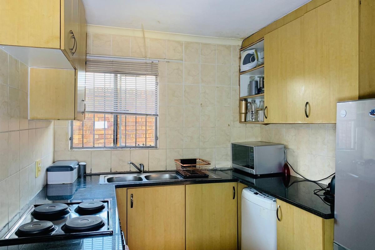 2 Bedroom, 2 bathroom, Apartment For Sale in Theresapark, Akasia - Photo 2