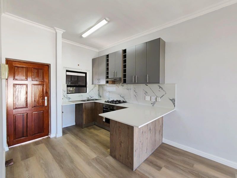 Renovated Apartment For Sale in Burgundy Estate, Milnerton - Photo 5