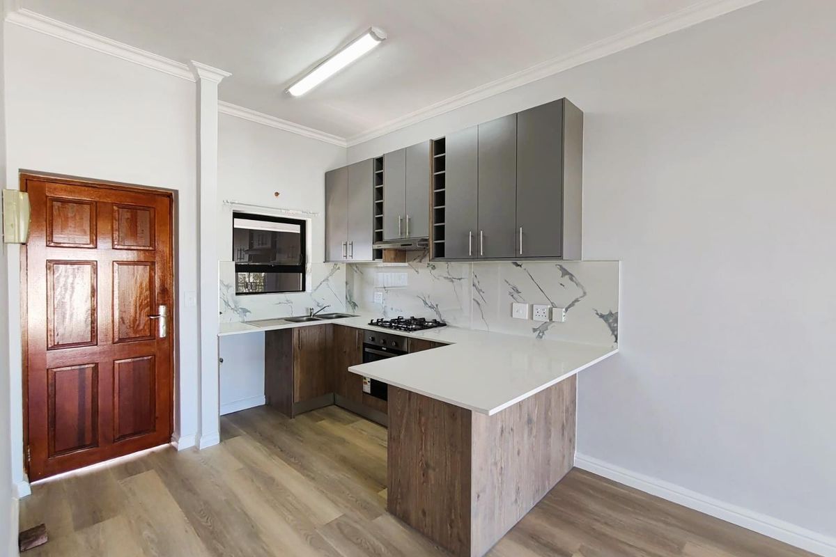 Renovated Apartment For Sale in Burgundy Estate, Milnerton - Photo 5
