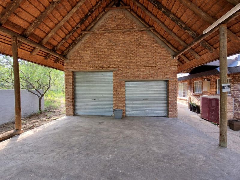 Where Luxury Meets the Wild - A Once-in-a-Lifetime Marloth Park Sanctuary - Photo 5