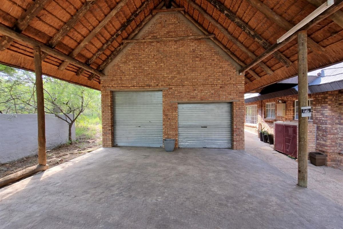 Where Luxury Meets the Wild - A Once-in-a-Lifetime Marloth Park Sanctuary - Photo 5