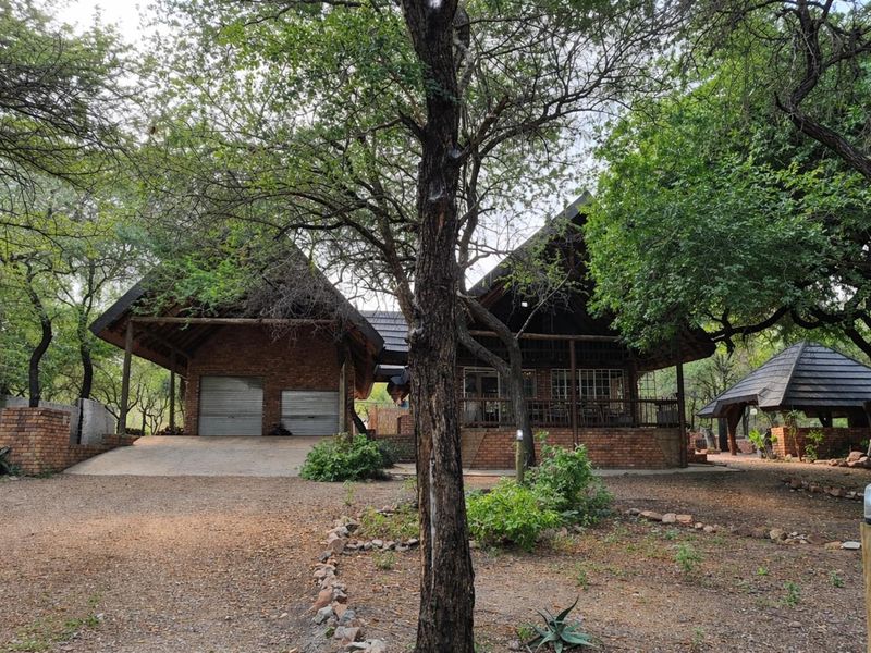 Where Luxury Meets the Wild - A Once-in-a-Lifetime Marloth Park Sanctuary - Photo 3