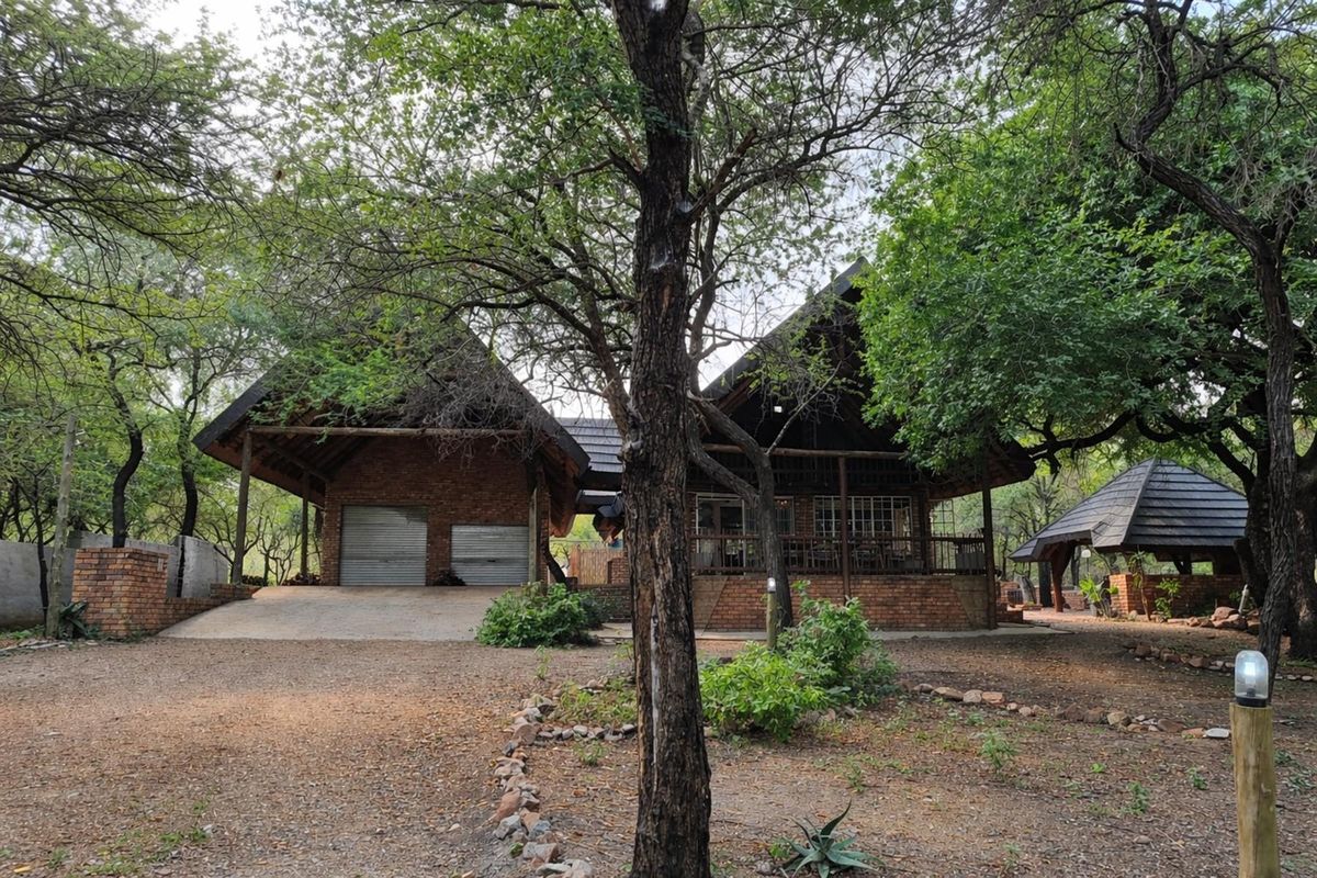 Where Luxury Meets the Wild - A Once-in-a-Lifetime Marloth Park Sanctuary - Photo 3