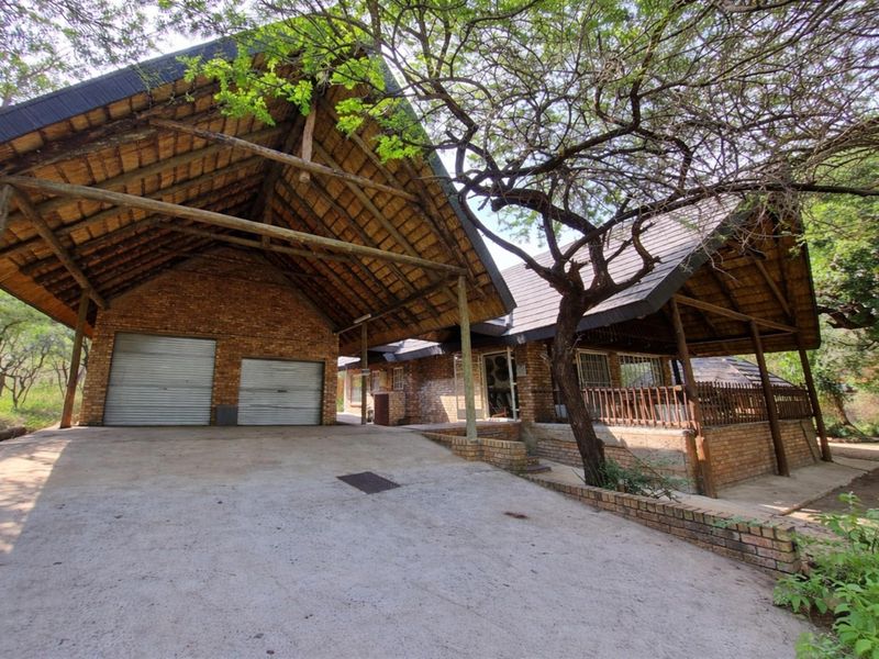 Where Luxury Meets the Wild - A Once-in-a-Lifetime Marloth Park Sanctuary - Photo 4