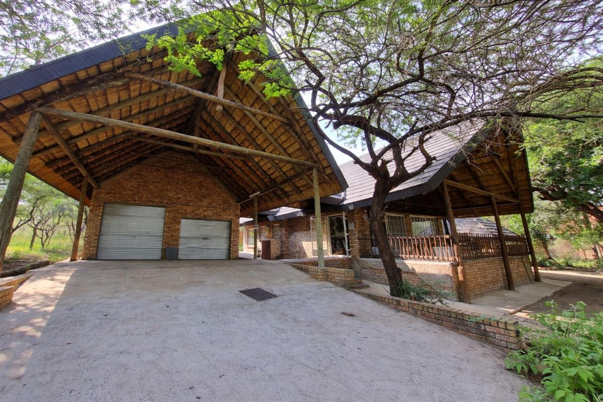 Where Luxury Meets the Wild - A Once-in-a-Lifetime Marloth Park Sanctuary - Photo 4