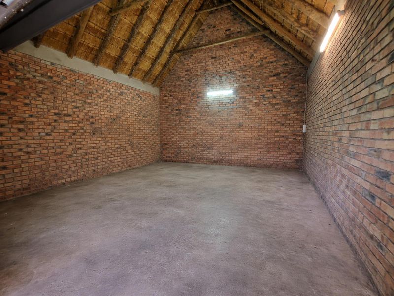 Where Luxury Meets the Wild - A Once-in-a-Lifetime Marloth Park Sanctuary - Photo 6