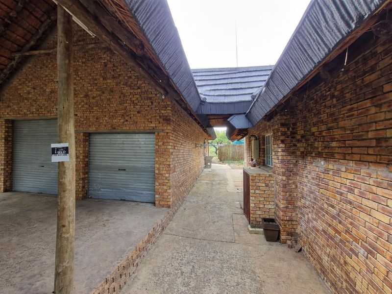 Where Luxury Meets the Wild - A Once-in-a-Lifetime Marloth Park Sanctuary - Photo 8