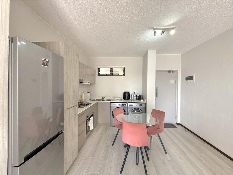 Apartment To Rent in Broadacres, Sandton - Photo 3