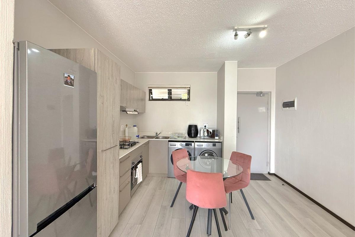 Apartment To Rent in Broadacres, Sandton - Photo 3