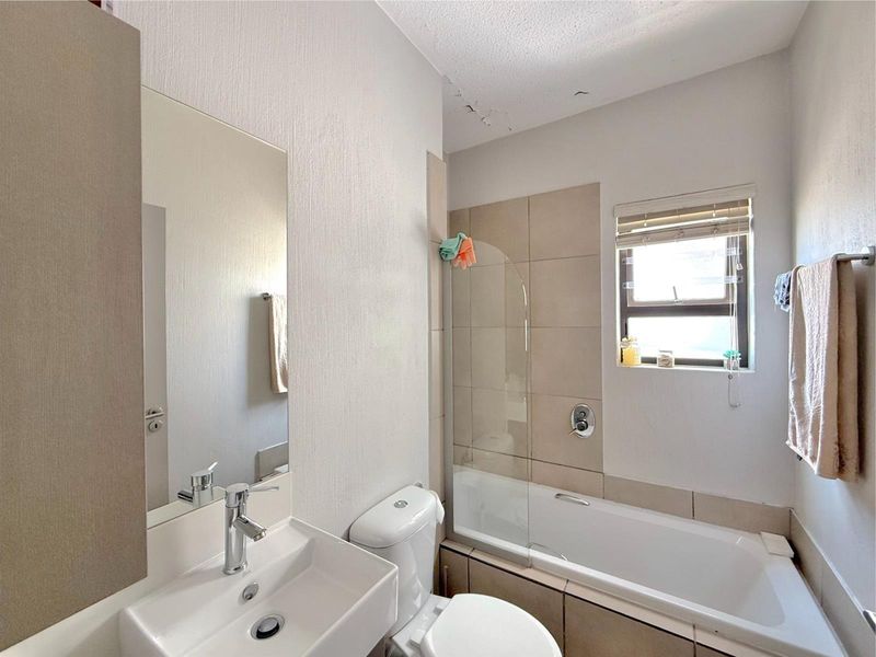 Apartment To Rent in Broadacres, Sandton - Photo 10