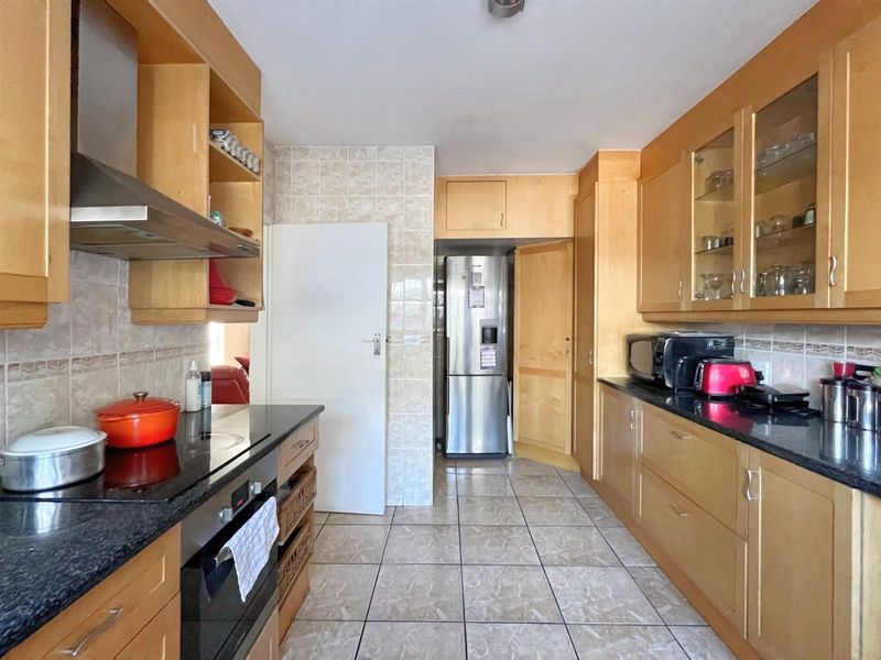 Townhouse For Sale in Bedfordview - Photo 9