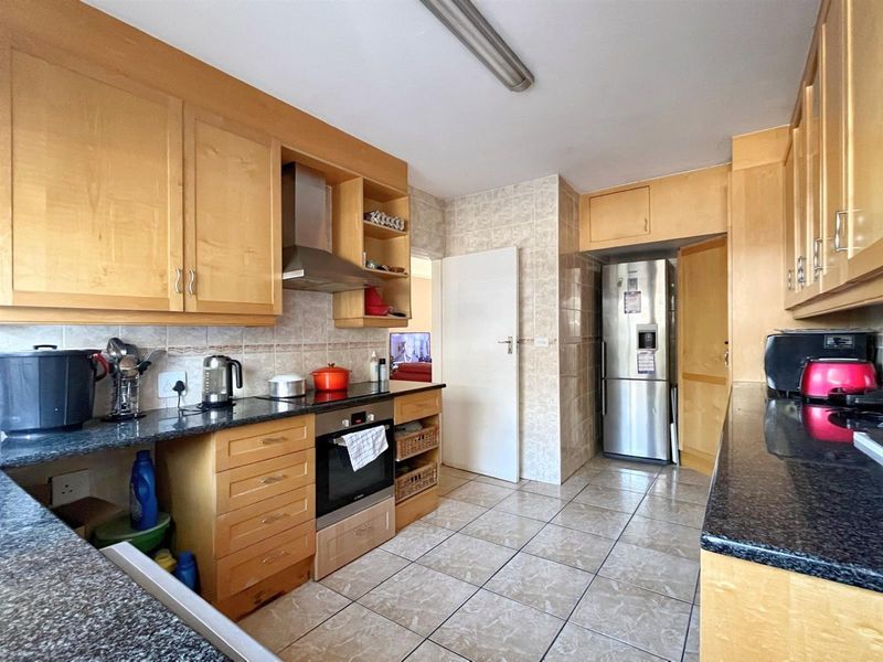 Townhouse For Sale in Bedfordview - Photo 8